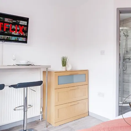 Sienna Longton Studio 1A - Wi-Fi, Alton Towers, Netflix Stoke-on-Trent Exterior photo
