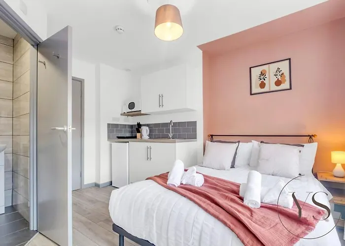 Sienna Longton Studio 1A - Wi-Fi, Alton Towers, Netflix