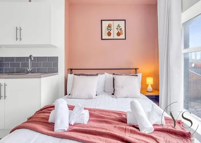 Sienna Longton Studio 1A - Wi-Fi, Alton Towers, Netflix