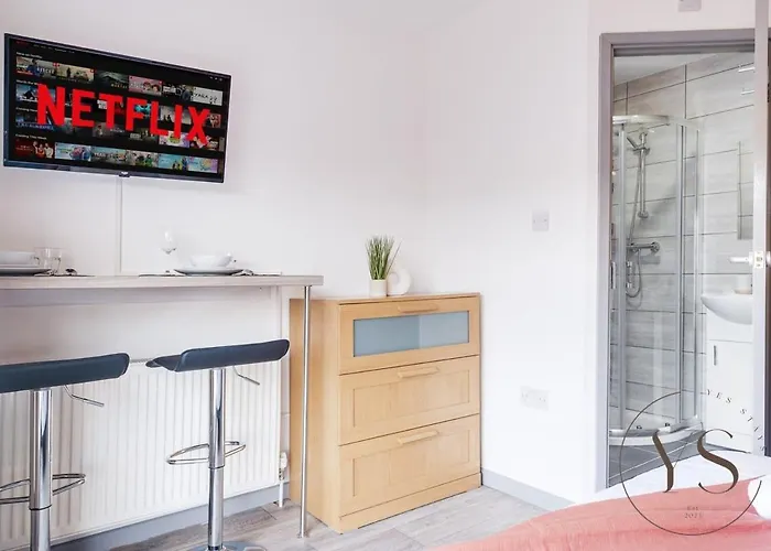 Sienna Longton Studio 1A - Wi-Fi, Alton Towers, Netflix