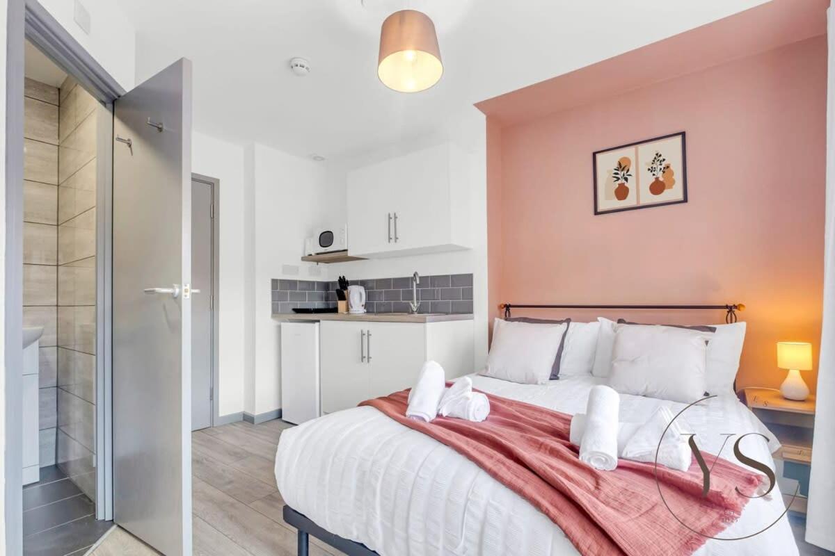 Sienna Longton 1a - Wi-fi, Alton Towers, Netflix Apartment Stoke-on-Trent