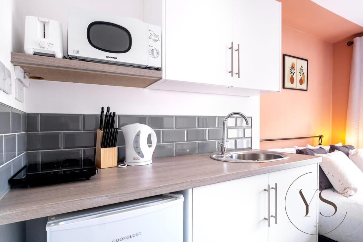 Sienna Longton 1a - Wi-fi, Alton Towers, Netflix * Stoke-on-Trent